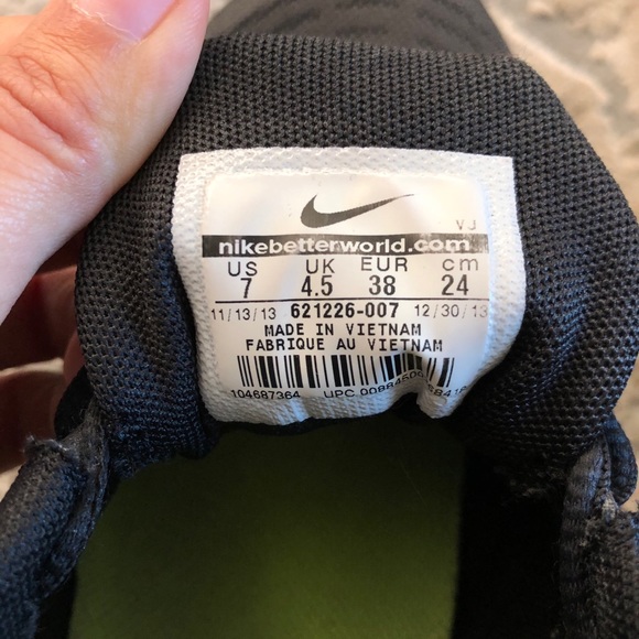 NIKE BLACK RUNNING SHOES - Picture 7 of 7